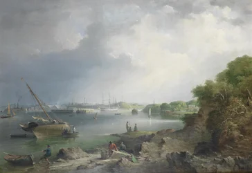 Una vista a través del Hamoaze hacia los cobertizos cubiertos y edificios del astillero naval en Devonport